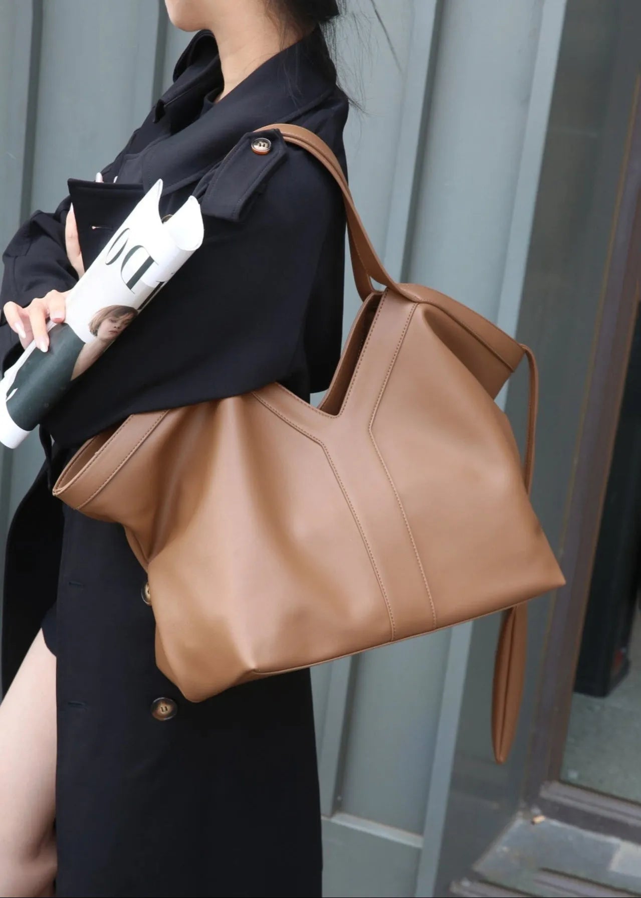 València Oversized Leather Tote